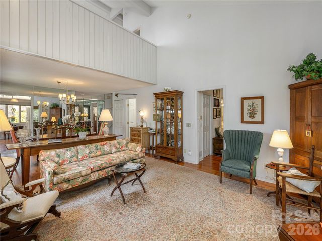 601 Red Oak Drive, Hendersonville, NC 28791
