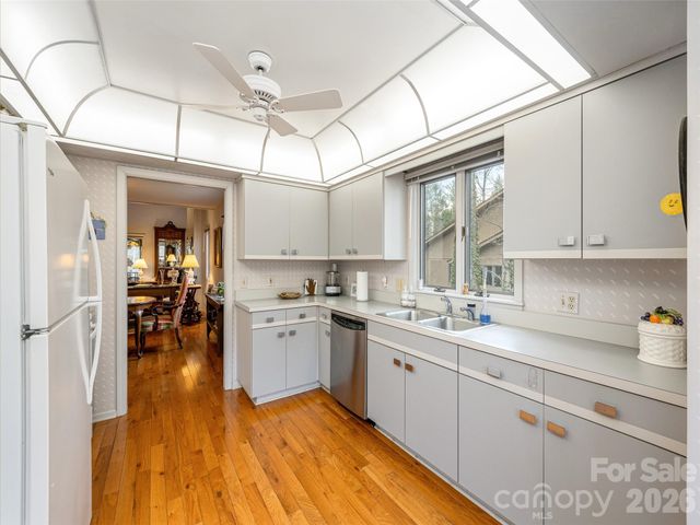 601 Red Oak Drive, Hendersonville, NC 28791