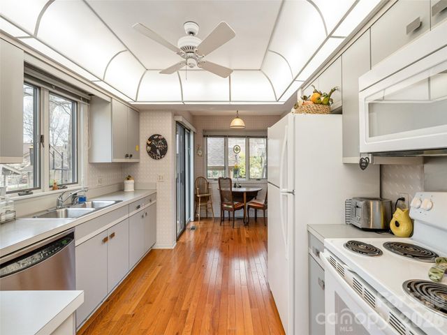 601 Red Oak Drive, Hendersonville, NC 28791