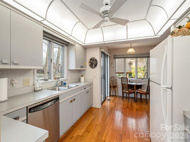 601 Red Oak Drive, Hendersonville, NC 28791