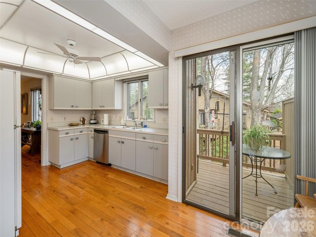 601 Red Oak Drive, Hendersonville, NC 28791