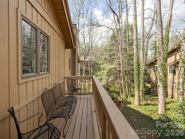 601 Red Oak Drive, Hendersonville, NC 28791