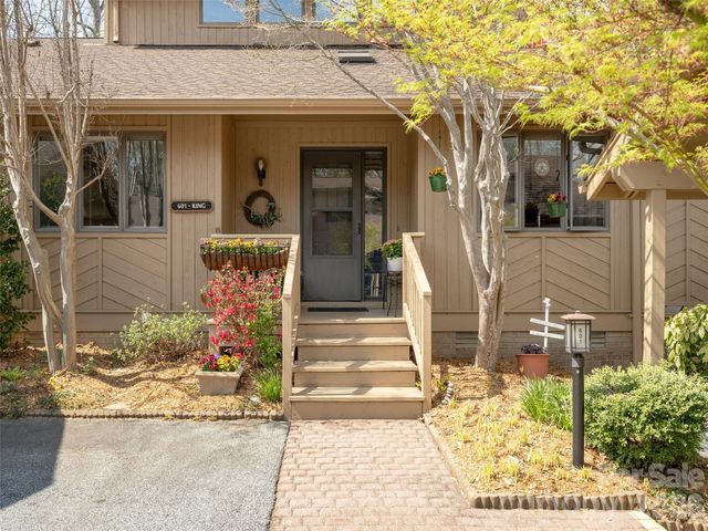 601 Red Oak Drive, Hendersonville, NC 28791