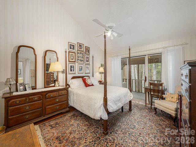 601 Red Oak Drive, Hendersonville, NC 28791