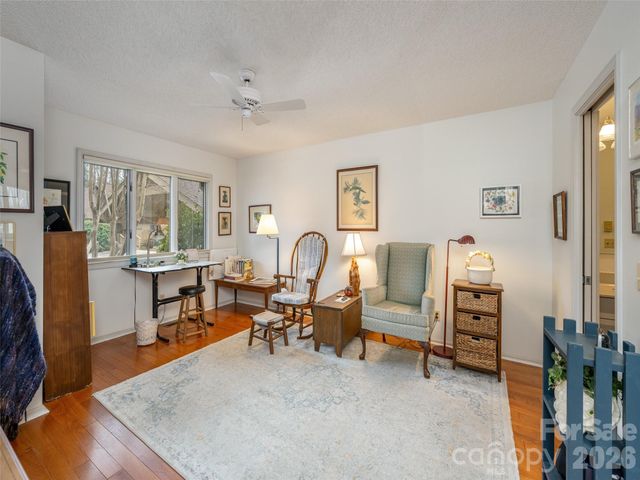 601 Red Oak Drive, Hendersonville, NC 28791
