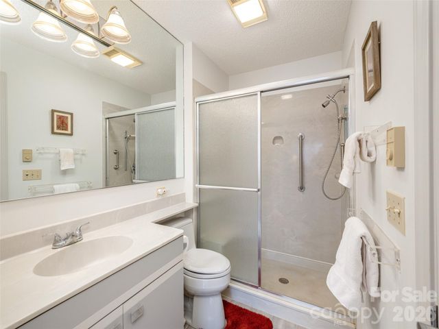 601 Red Oak Drive, Hendersonville, NC 28791