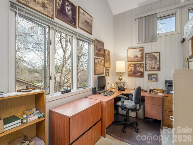 601 Red Oak Drive, Hendersonville, NC 28791