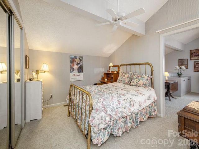 601 Red Oak Drive, Hendersonville, NC 28791