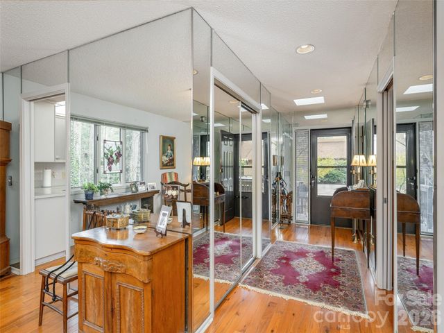 601 Red Oak Drive, Hendersonville, NC 28791