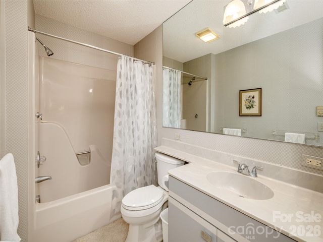 601 Red Oak Drive, Hendersonville, NC 28791