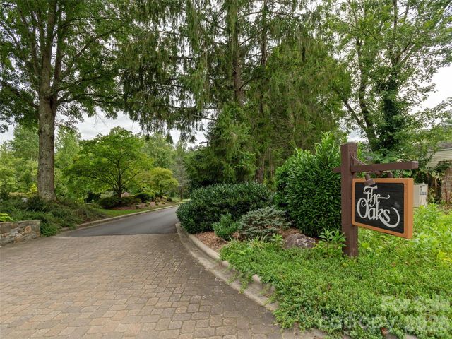 601 Red Oak Drive, Hendersonville, NC 28791