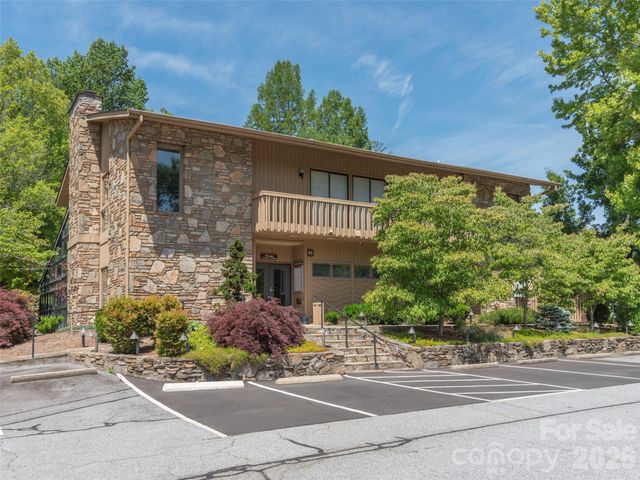 601 Red Oak Drive, Hendersonville, NC 28791