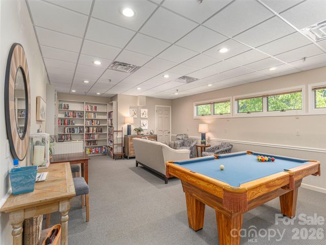 601 Red Oak Drive, Hendersonville, NC 28791