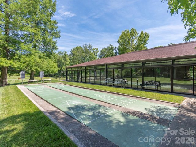 601 Red Oak Drive, Hendersonville, NC 28791