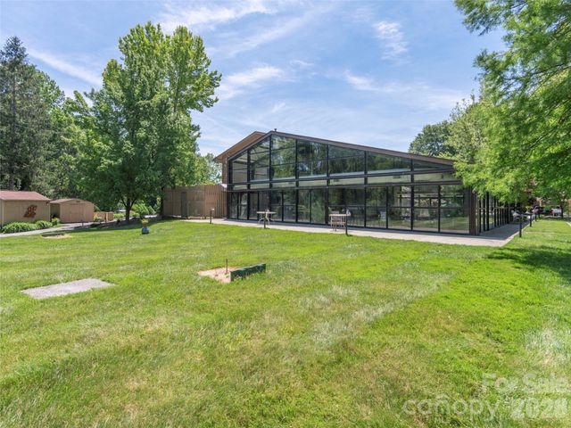 601 Red Oak Drive, Hendersonville, NC 28791