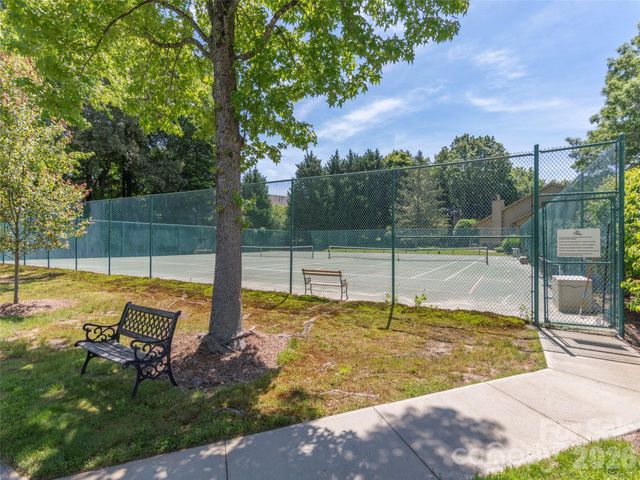 601 Red Oak Drive, Hendersonville, NC 28791