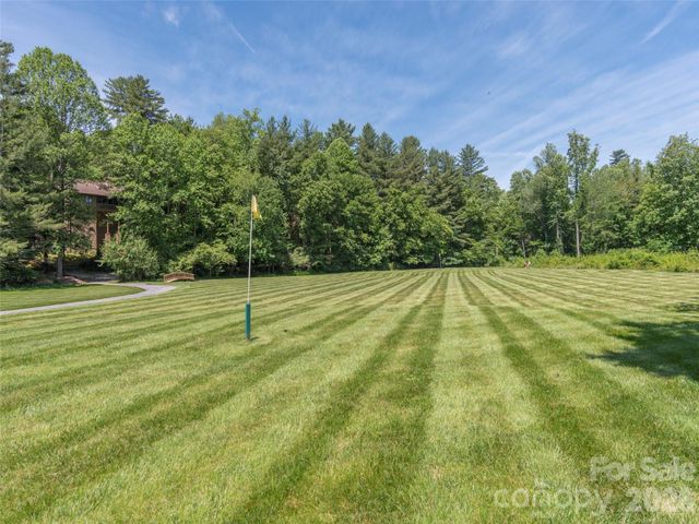 601 Red Oak Drive, Hendersonville, NC 28791