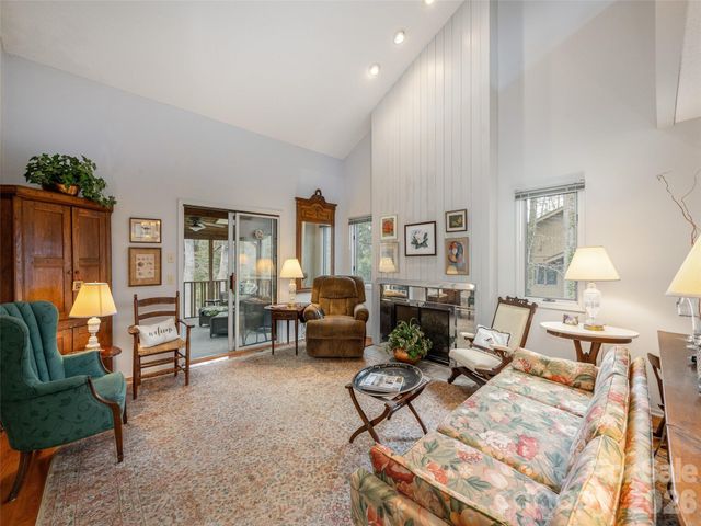 601 Red Oak Drive, Hendersonville, NC 28791