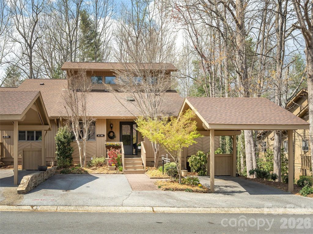601 Red Oak Drive, Hendersonville, NC 28791