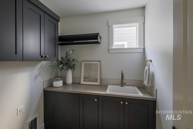 6091 S Apex Ave, Meridian, ID 83642