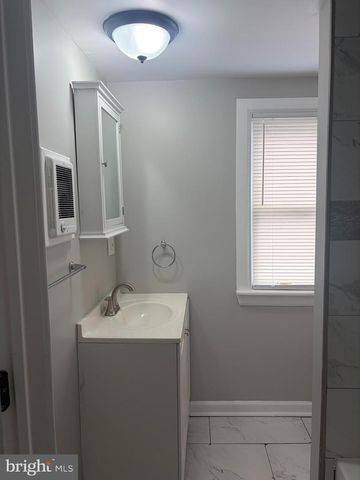 814 TULIP ST, Camden, NJ 08104