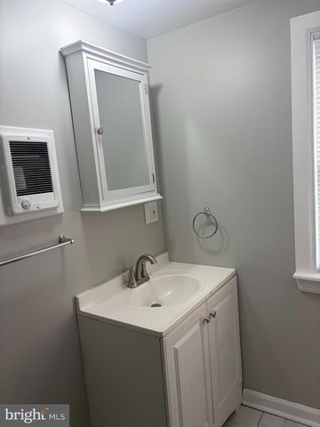 814 TULIP ST, Camden, NJ 08104