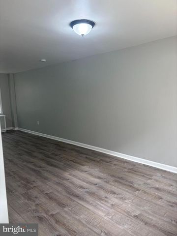 814 TULIP ST, Camden, NJ 08104