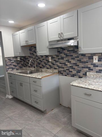 814 TULIP ST, Camden, NJ 08104