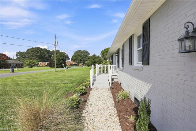 46 Holland LN, Windsor, VA 23487