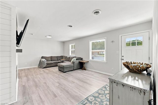 46 Holland LN, Windsor, VA 23487