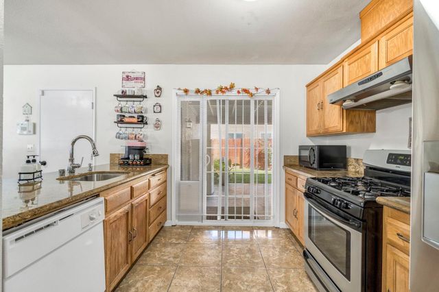 1052 Las Casas Ln, Madera, CA 93638