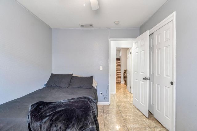 1052 Las Casas Ln, Madera, CA 93638