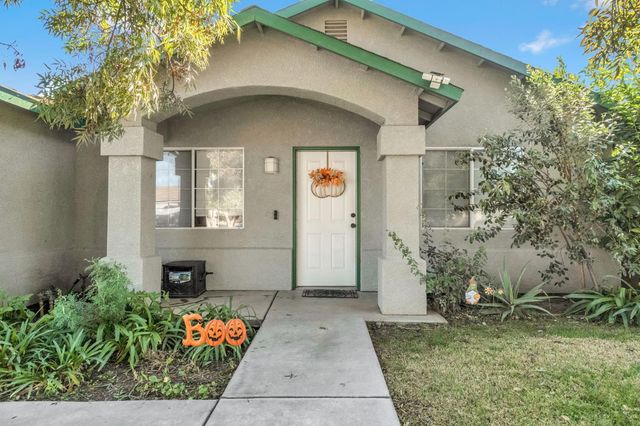 1052 Las Casas Ln, Madera, CA 93638