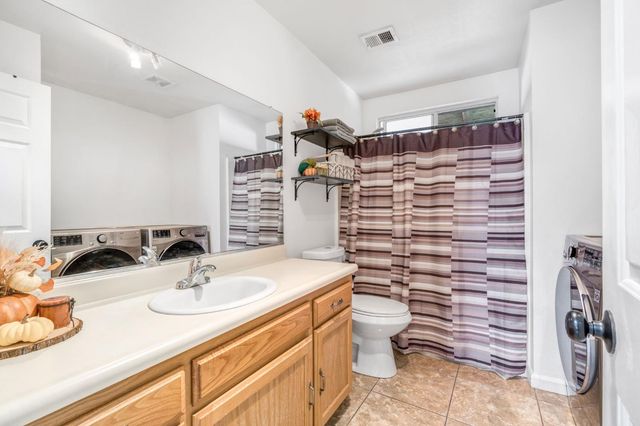 1052 Las Casas Ln, Madera, CA 93638