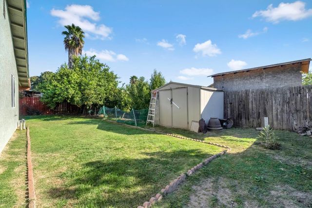 1052 Las Casas Ln, Madera, CA 93638