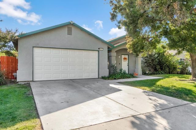 1052 Las Casas Ln, Madera, CA 93638