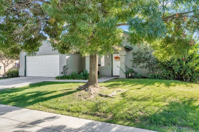 1052 Las Casas Ln, Madera, CA 93638