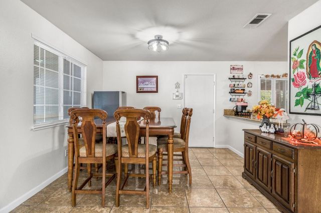 1052 Las Casas Ln, Madera, CA 93638