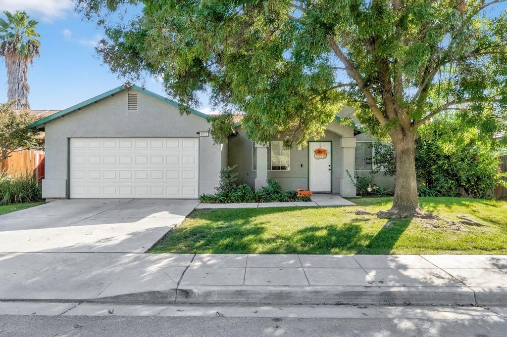 1052 Las Casas Ln, Madera, CA 93638