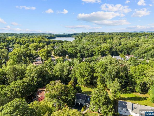 116 Saddlewood Drive, Hillsdale, NJ 07642