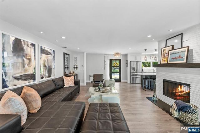 116 Saddlewood Drive, Hillsdale, NJ 07642