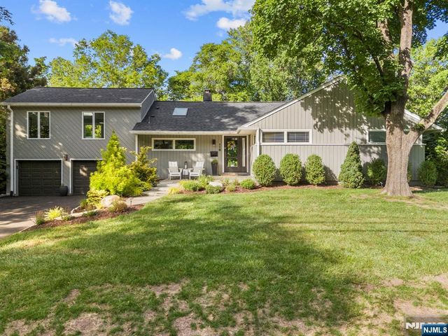 116 Saddlewood Drive, Hillsdale, NJ 07642
