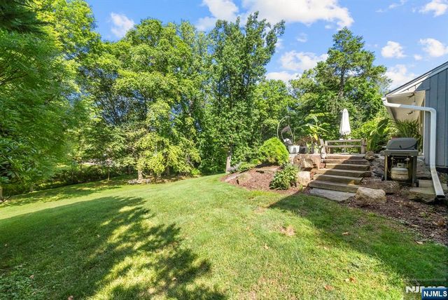 116 Saddlewood Drive, Hillsdale, NJ 07642