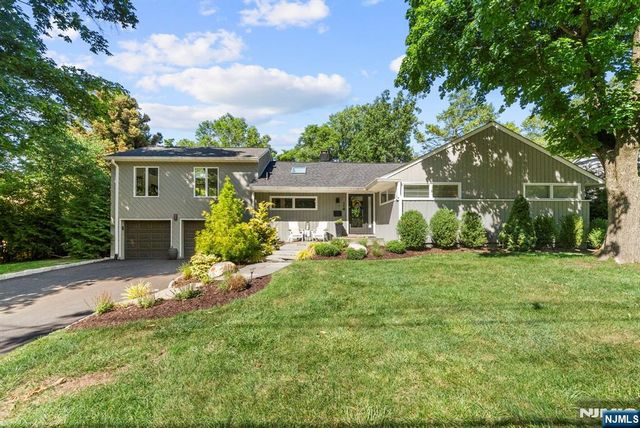 116 Saddlewood Drive, Hillsdale, NJ 07642