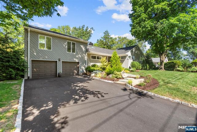 116 Saddlewood Drive, Hillsdale, NJ 07642