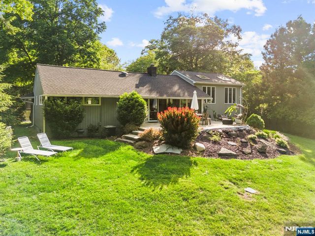 116 Saddlewood Drive, Hillsdale, NJ 07642