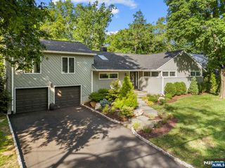 116 Saddlewood Drive, Hillsdale, NJ 07642