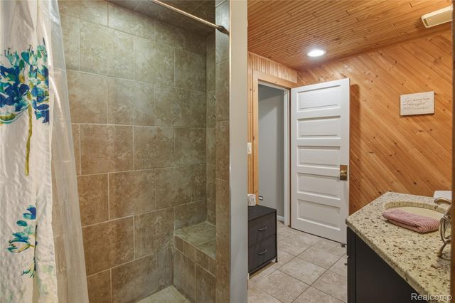 703 Parkdale Road, Rochester, MI 48307