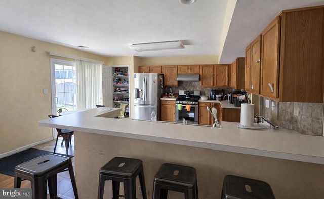 12 DURHAM DR, Columbus, NJ 08022