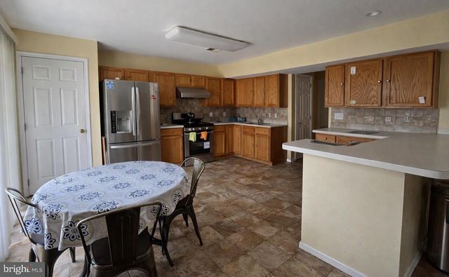 12 DURHAM DR, Columbus, NJ 08022